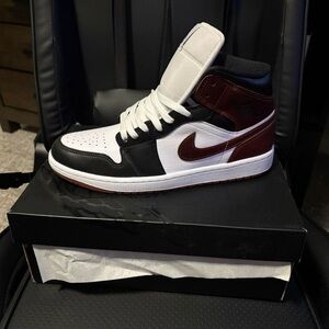 Air Jordan 1 mid SE